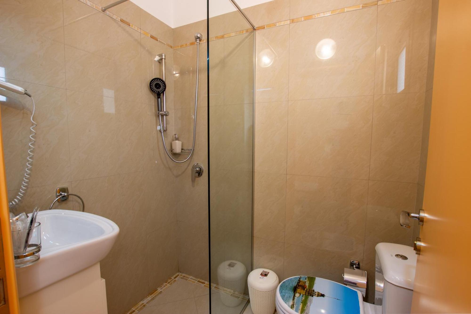 Bora Hotel Gjirokaster Ngoại thất bức ảnh